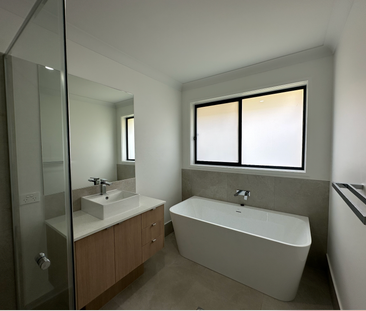 4 Provence Place, Greenbank QLD 4124 - House For Rent | Domain - Photo 5