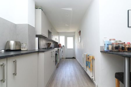 2 bedroom terraced house to rent - Photo 5