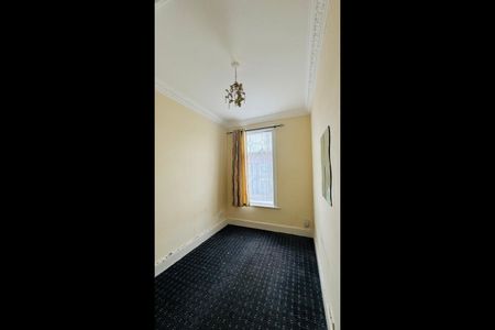 3 Bed End Terrace, Lambourne Road, IG3 - Photo 4