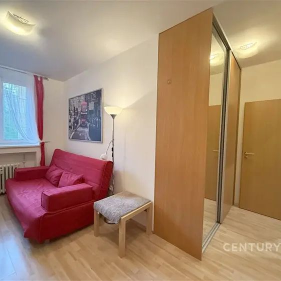Pronájem tichého bytu s orientací do zahrady u metra Vyšehrad - Photo 1