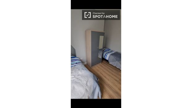 Bed for rent in a twin room in Phibsborough, Dublin - Photo 1