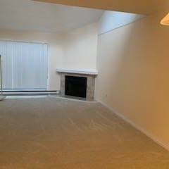 Large 2 Bedroom Condo Unit on top floor - Richmond - Photo 1