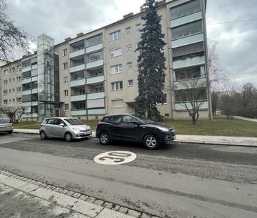 Frisch für SIE saniert! Neues Bad und WC! Großzügige 2-Raum-Wohnung... - Photo 2