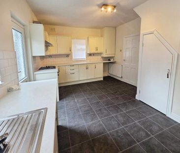 3 bedroom semi-detached house to rent - Photo 6