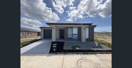 Brand new co-living property in the Heart of Clyde North Ensuited room Available now! - Photo 4