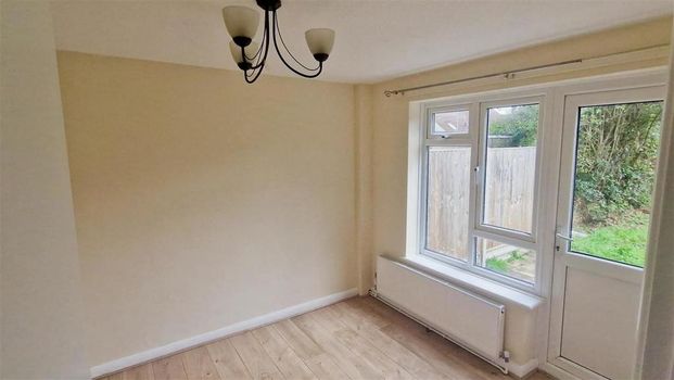 3 bedroom terraced house to rent - Photo 1
