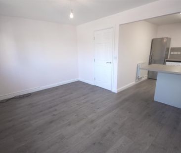 2 Bedroom Flat/Apartment To Let - Photo 6