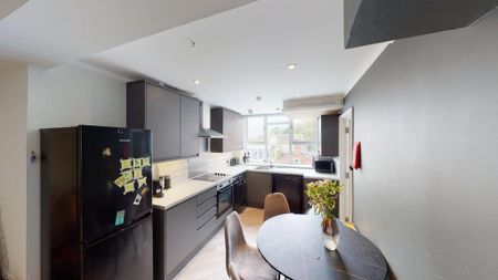 4 bedroom flat to rent - Photo 3