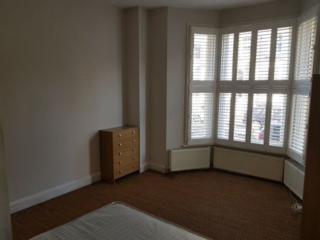 1 Bed Flat, Upper Ground Floor, SE5 - Photo 4