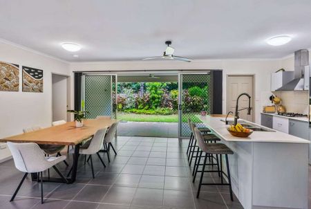 FRESH & MODERN, LOW MAINTENANCE FAMILY LIVING - Photo 4