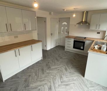 3 bedroom end of terrace house to rent - Photo 6