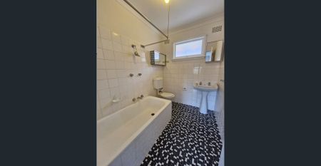 Beautifully Presented 2 bedroom unit - Photo 5