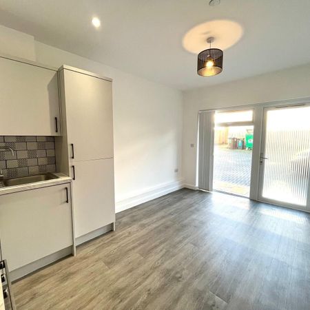 Cowbridge Road East, Cardiff, Canton - Photo 3