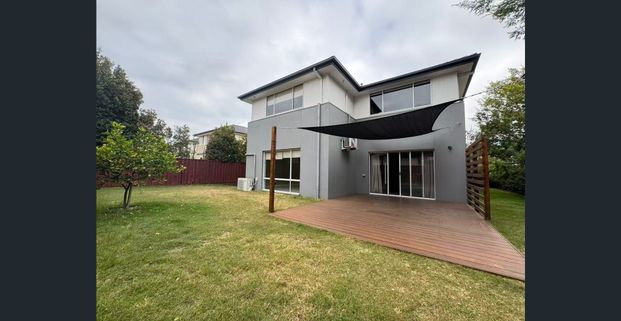 Stunning Family Home in Prime Sanctuary Lakes Location - Photo 1