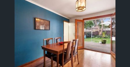 Family Home in the Viewbank College Zone - Photo 5