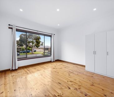 Perfectly Positioned To Public Transport & Stockland Wendouree - Photo 2