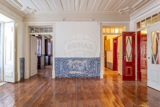 Apartment 5 bedrooms in good condition Encarnação Lisboa for rent - Photo 1