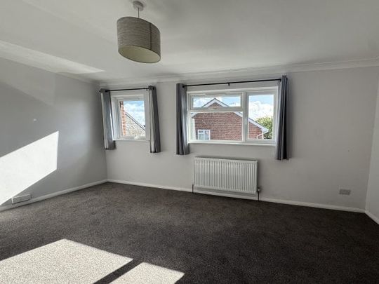 Chesley Close, Worthing, BN13 5 bedroom end of terrace house to rent - Photo 1