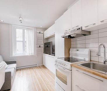 Loft entièrement meublé en plein coeur du quartier St-Jean-Baptiste... - Photo 2