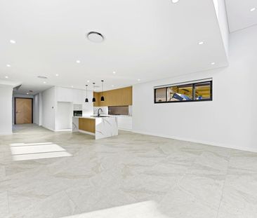 Contemporary & Conveniently Located - Photo 4