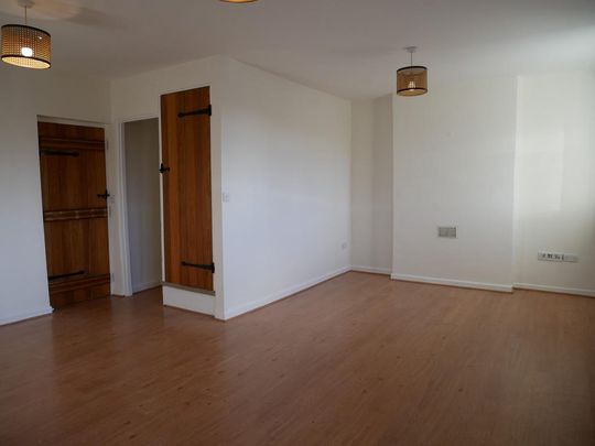 3 bedroom end of terrace house to rent - Photo 1