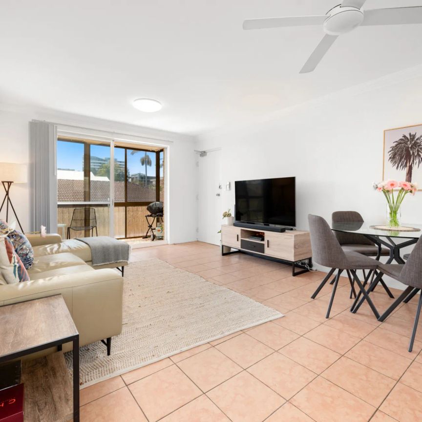 Charming 2-Bedroom Apartment in Prime Coorparoo Location - Photo 1