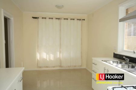 THREE BEDROOM HOUSE - Photo 5