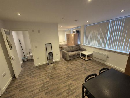 Studio to rent - Photo 5