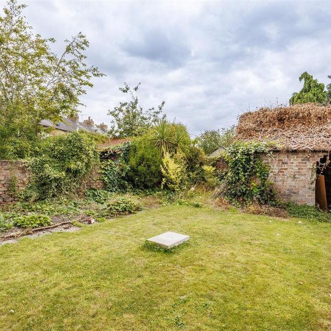 1 bedroom ground floor flat to rent - Photo 1