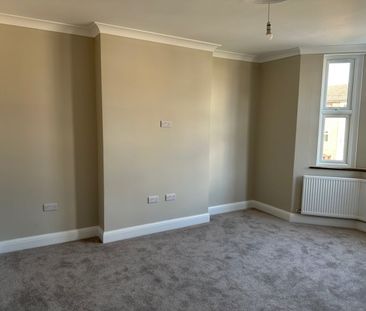 3 Bed Flat, Welldon Crescent, HA1 - Photo 1