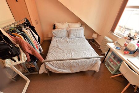 3 bedroom House in Burley Lodge Terrace, Leeds - Photo 2