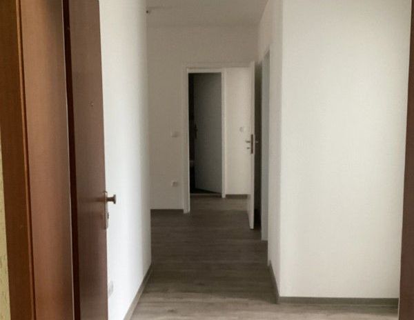 Bezaubernde 3-Zi.-Wohnung mit Balkon für Sie renoviert - Photo 1