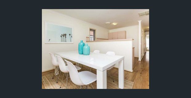 Everything At Your Finger Tips! - Photo 1