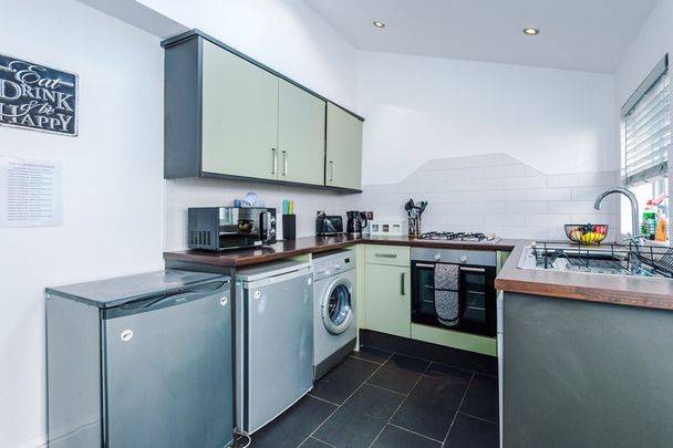 Handbridge - Photo 1