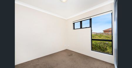 Spacious Three Bedroom Townhouse In Marrickville - Photo 2