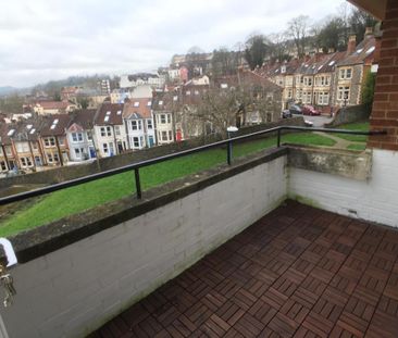 2 Bed Flat, Clifton Vale Close, BS8 - Photo 2