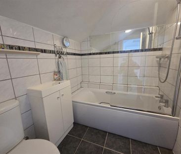 2 bedroom end of terrace house to rent - Photo 4