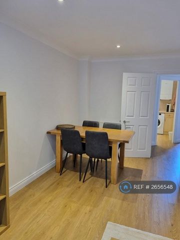 4 bedroom end of terrace house to rent - Photo 3