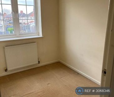 3 bedroom end of terrace house to rent - Photo 3