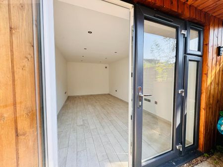 3 bedroom terraced house to rent - Photo 5