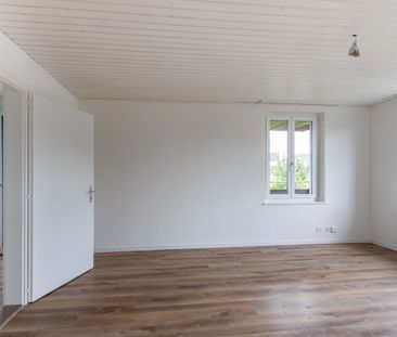 Beautiful 3-room apartment in Meyriez – on the 1st floor with a porch - Photo 5