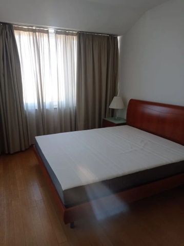 Wohnung mit großer Terrasse in der Nähe der Andrássy-Allee zu vermieten. - Photo 3