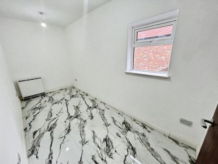 3 bedroom apartment to rent - Photo 2