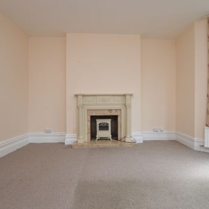 1 Bedroom Ground Floor Flat - Photo 1