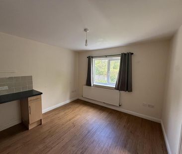 2 bedroom maisonette to rent - Photo 5