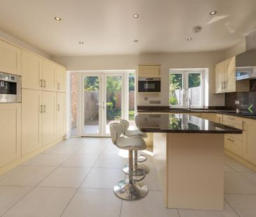 4 bedroom terraced house to rent - Photo 2