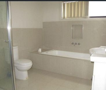 Modern Townhouse - Photo 6