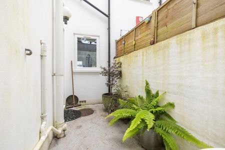 2 Bed Terraced House, Rochester Street, BN2 - Photo 5