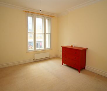 2 Bedroom Flat / Apartment to let - Photo 6