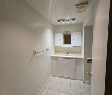 For Lease - 14 Richardson Drive Unit# B, Aurora, Ontario - Photo 1